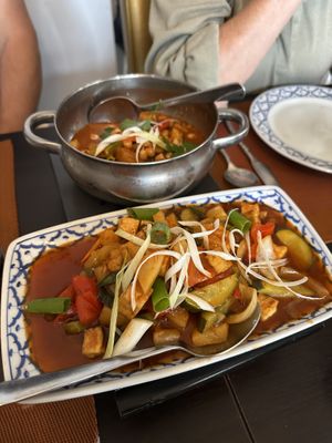Massaman vegan curry en zoetzure curry   at Buddha Garden in Apeldoorn