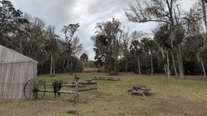Outdoor seating at Wallace's at the Greenhouse in Homosassa