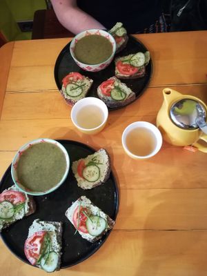 Tartine with hummus and blettes soup at Ozfair in Brussels