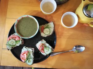 Tartine with hummus and blettes soup at Ozfair in Brussels