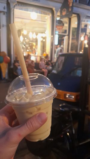 Vegan mango milkshake at David's Gelato Café in Gouda