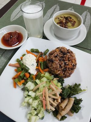 Menu of the day (soup, main dish, desert and drink) at La Mesa Vegetariana in Bogota
