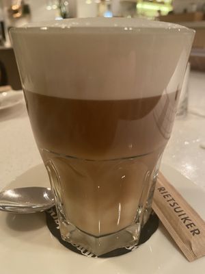 Toffee latte with almond milk at Juuls Domburg in Domburg