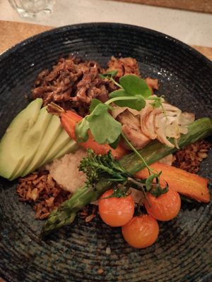 No chicken buddha bowl at Juuls Domburg in Domburg