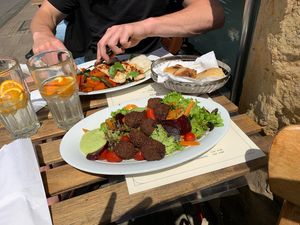 Falafel bowl & vegetable bowl 🙌🏽 at Café Gemach in Bielefeld