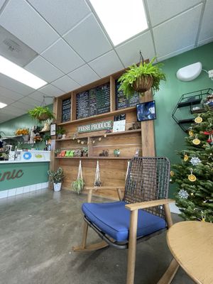 Lovely atmosphere   at North Beach Juicery in San Clemente