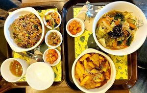 Vegan fried rice (볶음밥), vegan rice cake stew (떡볶이) and vegan white seafood noodles (하얀 짬뽕) at Loving Hut Gangnam-gu - 러빙헛 in Seoul