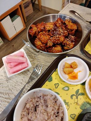 Fried vegan chicken at Loving Hut Gangnam-gu - 러빙헛 in Seoul