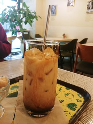 아이스 음료에는 스테인레스 빨대를 제공해요 at Loving Hut Gangnam-gu - 러빙헛 in Seoul