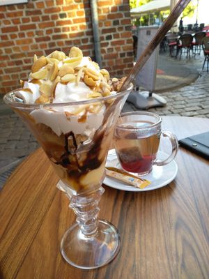 Veganer Nussbecher at La Dolce Vita in Lueneburg