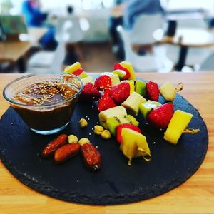 espetadas de fruta e cacau e abacate at Sabor'art Café in Nazare
