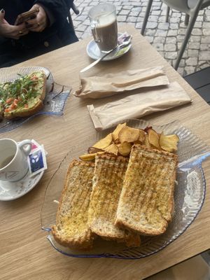 Huuuge vegan cheese toast   at Sabor'art Café in Nazare