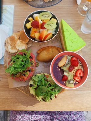 Vegan brunch plate at Sabor'art Café in Nazare