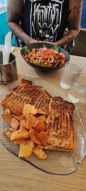 Grilled sandwich and tofu salad at Sabor'art Café in Nazare