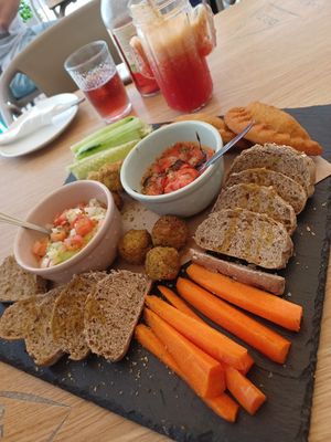 Sharing dish at Sabor'art Café in Nazare