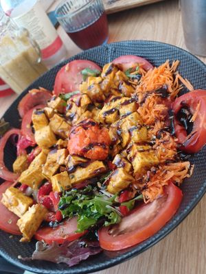 Bowl with tofu at Sabor'art Café in Nazare