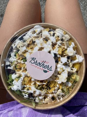 brown rice/salad mix as base, tofu, mango, carrots, zucchini, edamame, cucumbers, tortilla chips, vegan mayo, & tamari at Brothers Pokè in Levanto