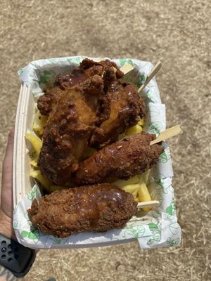 5 piece with chips and gravy   at No Frickin Chicken in Worcester