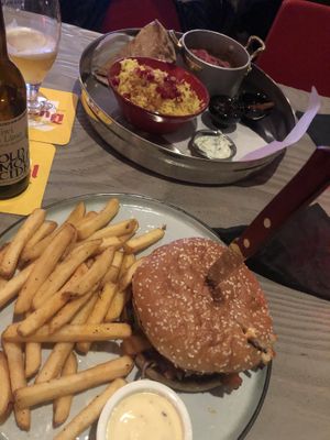 Seitan burger & lentil dahl at Hoogste Tijd in Eindhoven