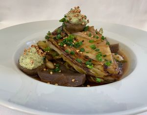 Geschmorter Spitzkohl mit blauen Kartoffeln, Zwiebeln und Champignons  at Gasthaus Bürgerstüble in Sankt Peter