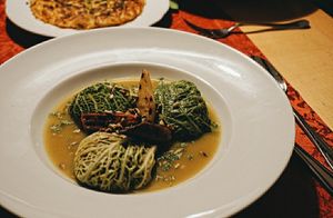 Wirsingrouladen gefüllt mit Majoran-Sonnenblumenkern-Creme und Kartoffelrösti (im Hintergrund zu sehen) at Gasthaus Bürgerstüble in Sankt Peter