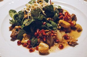 Feldsalat mit karamelisierten Walnüssen, Maronen und Birnen at Gasthaus Bürgerstüble in Sankt Peter