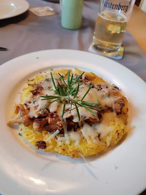 Veganer Rösti mit Pfifferlingen und *Käse at Gasthaus Bürgerstüble in Sankt Peter