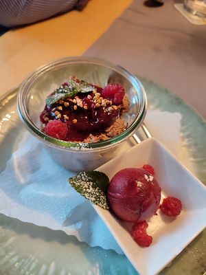 Veganes Tiramisu und Fruchteis Sorbet at Gasthaus Bürgerstüble in Sankt Peter