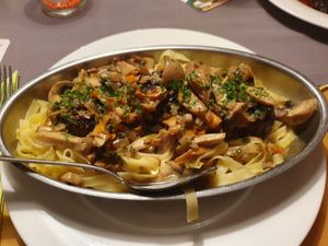 Försterpfännchen Gemüse-Linsen-Frikadellen mit Pilzrahmsauce und Bandnudeln at Gasthaus Bürgerstüble in Sankt Peter