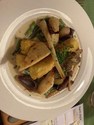 Zitronengraspolenta, Brechbohnen, Zwiebeln und Petersilienwurzel  at Gasthaus Bürgerstüble in Sankt Peter