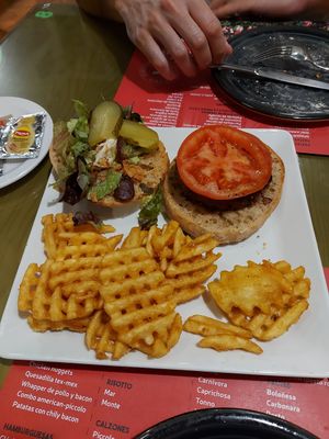 Hamburguesa vegana at Piccolo in Cuenca