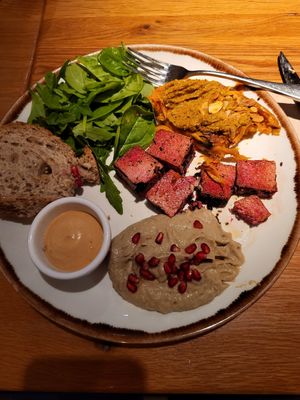 "Market Food" menu option with nori and beetroot tofu, baba ghanoush, roasted sweet potato with red pesto at Margarito in Valencia