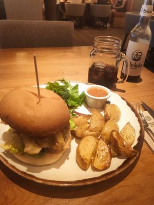 Hamburguesa vegana de no pollo César at Margarito in Valencia