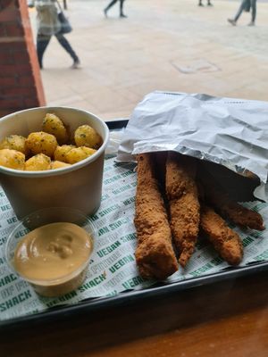 Peri-peri chicken strips with garlic tater-tots 🔥🔥🔥 at Vegan Shack - Piccadilly Gardens in Manchester