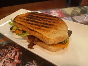 Pastrami sandwich at La Pajareria in Madrid