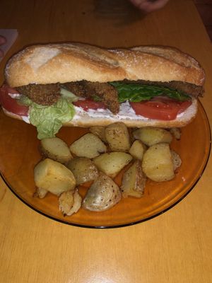 Bocadillo de Seitán empanado con lechuga y tomate + patatas (2€)  at La Pajareria in Madrid