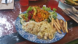 Almuerzo del dia acompanado de sopa y bebida at Munay in Villeta