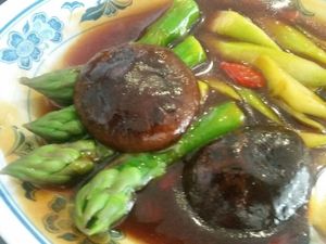 Asparagus with mushrooms at Nature Vegetarian Delights 大自然素食 - Bukit Purmei in Central Singapore