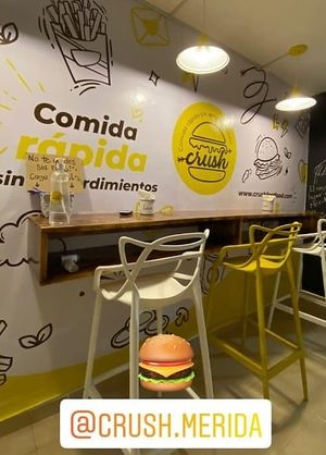 espacio para esperar o comer tus alimentos at Crush in Merida