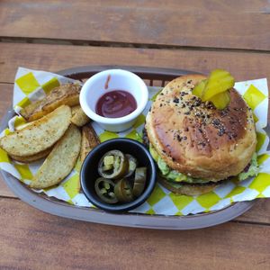 Lentils Hamburguer with potatoes #Veganuary at Crush in Merida