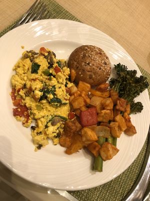 Made to order tofu scramble, potatoes & broccolini at Wynn Hotel - The Buffet in Las Vegas