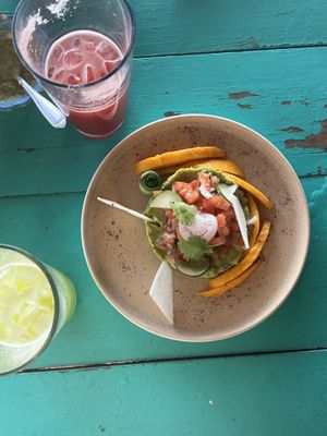 This guacamole presentation 😍 plus it was super delicious!  at Xhuba in Playa Zipolite