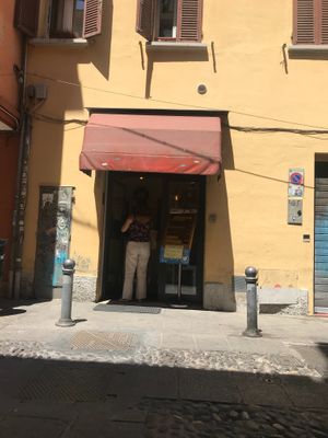 hidden pasta place window at Pasta Fresca Naldi in Bologna