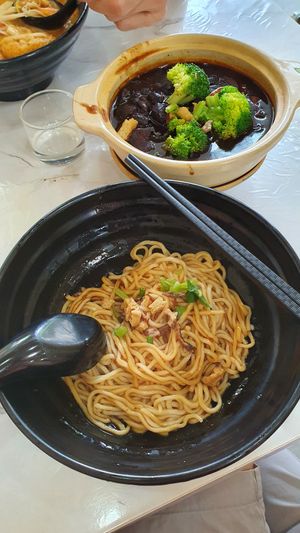 Black vinegar trotter with dry noodles at Flourish Cafe 繁荣素食咖啡厅 in West Singapore