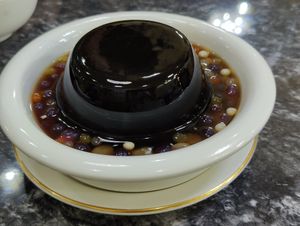 gu lin gao. mock "turtle" shell jelly at Flourish Cafe 繁荣素食咖啡厅 in West Singapore