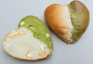 Spinach cheese bread - contains dairy! at Vegan Veganing in Seoul