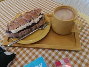 Red bean and butter sandwich at Vegan Veganing in Seoul