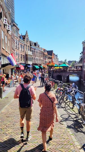 The guide shares some funny details about the city at Vegan Food Tour Utrecht in Utrecht