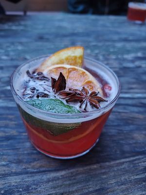 Alcohool-vrij gluwijn at Vegan Food Tour Utrecht in Utrecht