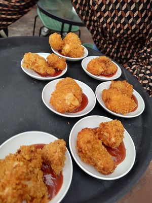 Cauliflower wings at Vegan Food Tour Utrecht in Utrecht